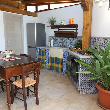 Eleonora تْشيفالو